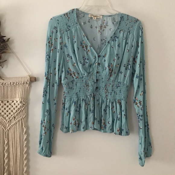 Rewind Tops - Beautiful blue floral long sleeve top EUC